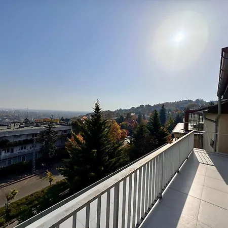 Luxury Penthouse On Rosehill With Free Garage Apartman Budapest Kültér fotó