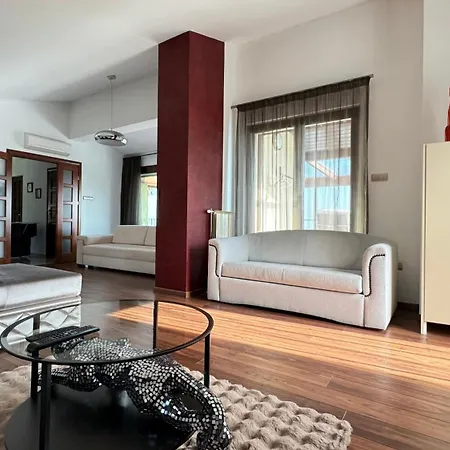 Luxury Penthouse On Rosehill With Free Garage Apartman Budapest Kültér fotó