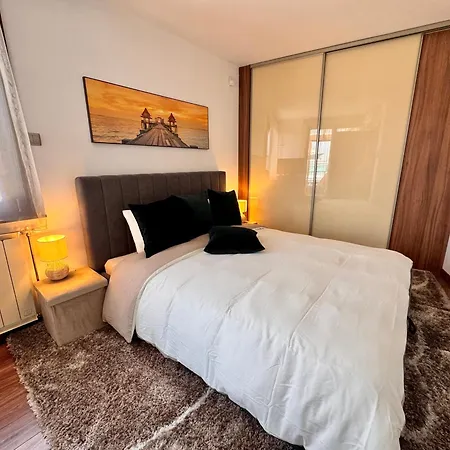 Luxury Penthouse On Rosehill With Free Garage Apartman Budapest Kültér fotó