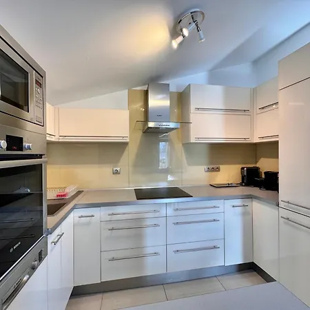 Luxury Penthouse On Rosehill With Free Garage Apartman Budapest Kültér fotó
