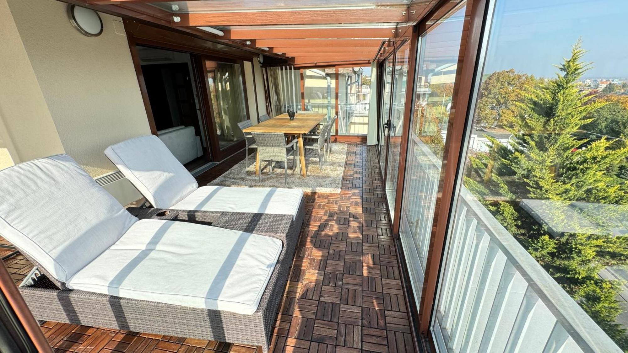 Luxury Penthouse On Rosehill With Free Garage *