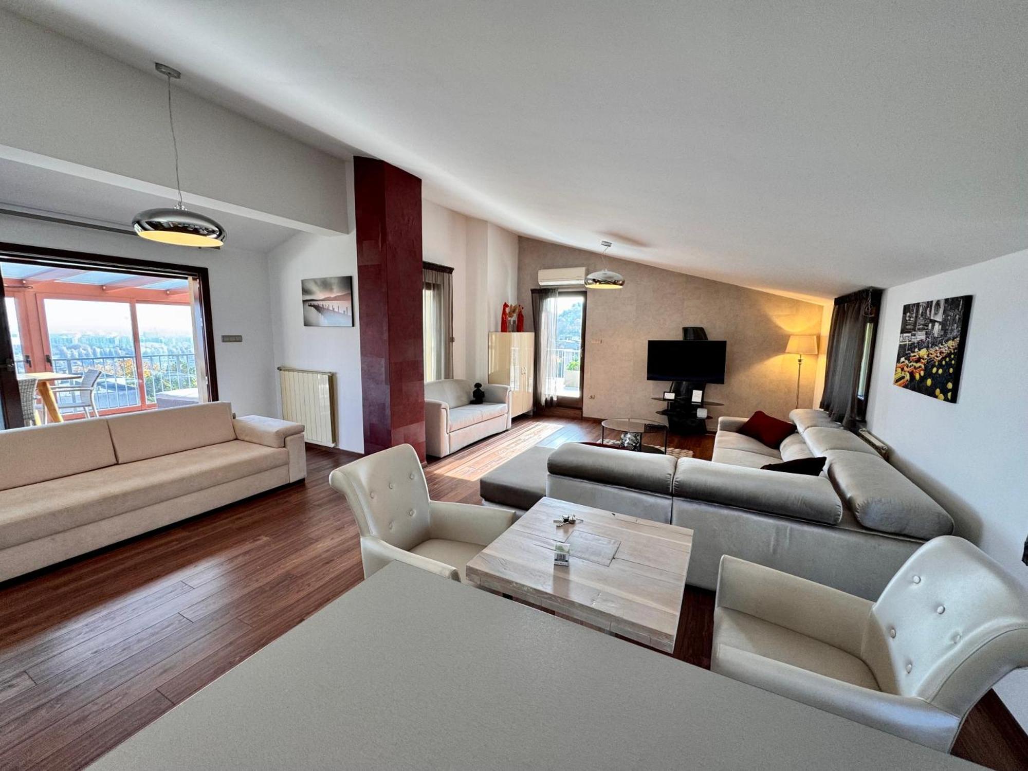 Luxury Penthouse On Rosehill With Free Garage Apartament Budapeszt