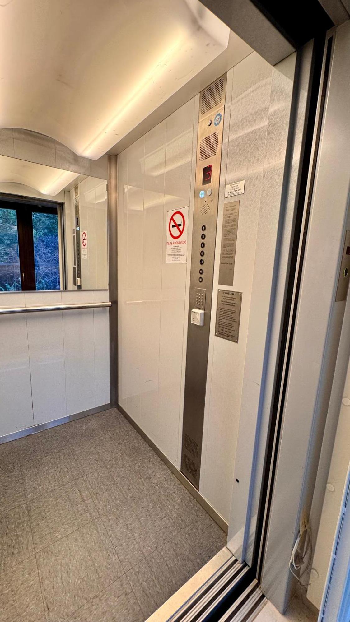 Luxury Penthouse On Rosehill With Free Garage