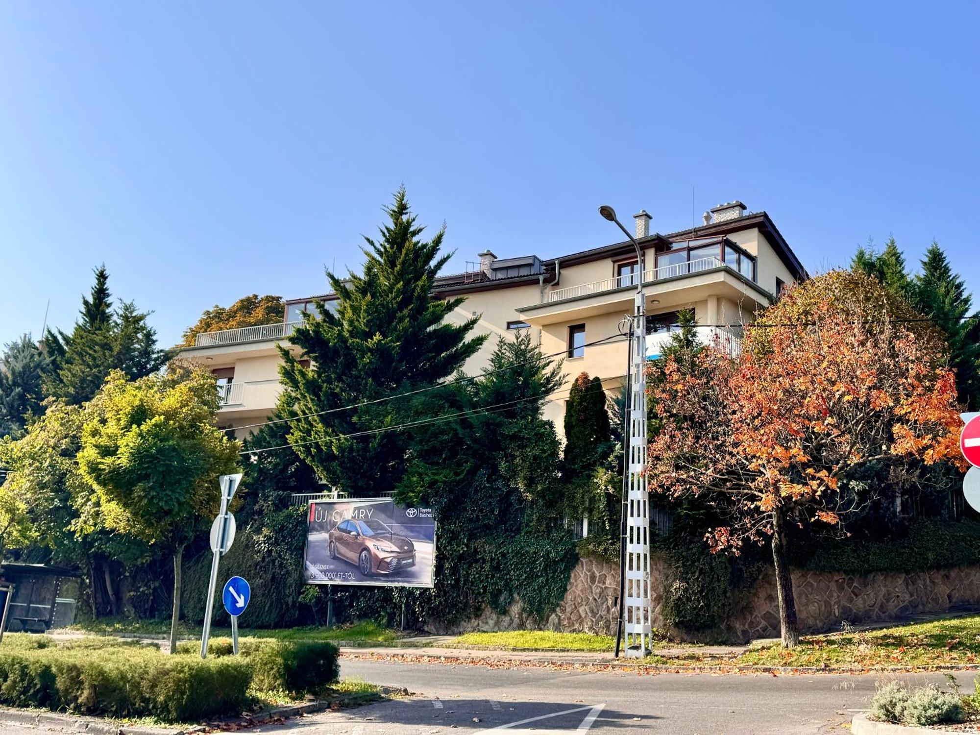 Luxury Penthouse On Rosehill With Free Garage *
